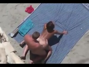 Several couples fucking on the beach !!!