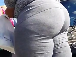 Nice thick hips and phat ass bbw in grey sweatings