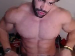 Sergi webcam showing off in briefs