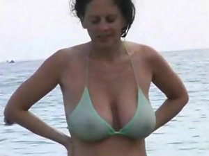 perfect curved MILF at beach