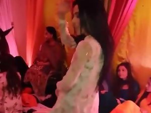 Hot Mariyah Paki Muslim dancing like a whore