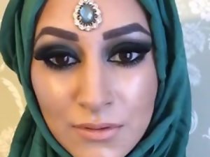 Curvy Paki MUA Hijabi 2