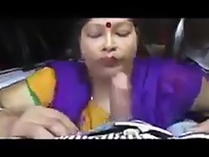 Bengali Aunty Giving Head